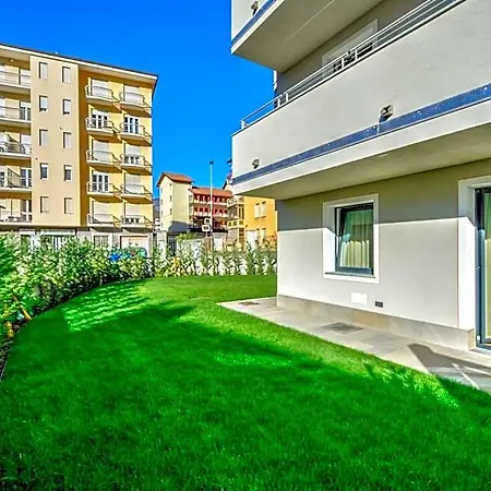 San Martin Holidays - Stay, Work & Fun Hotel
